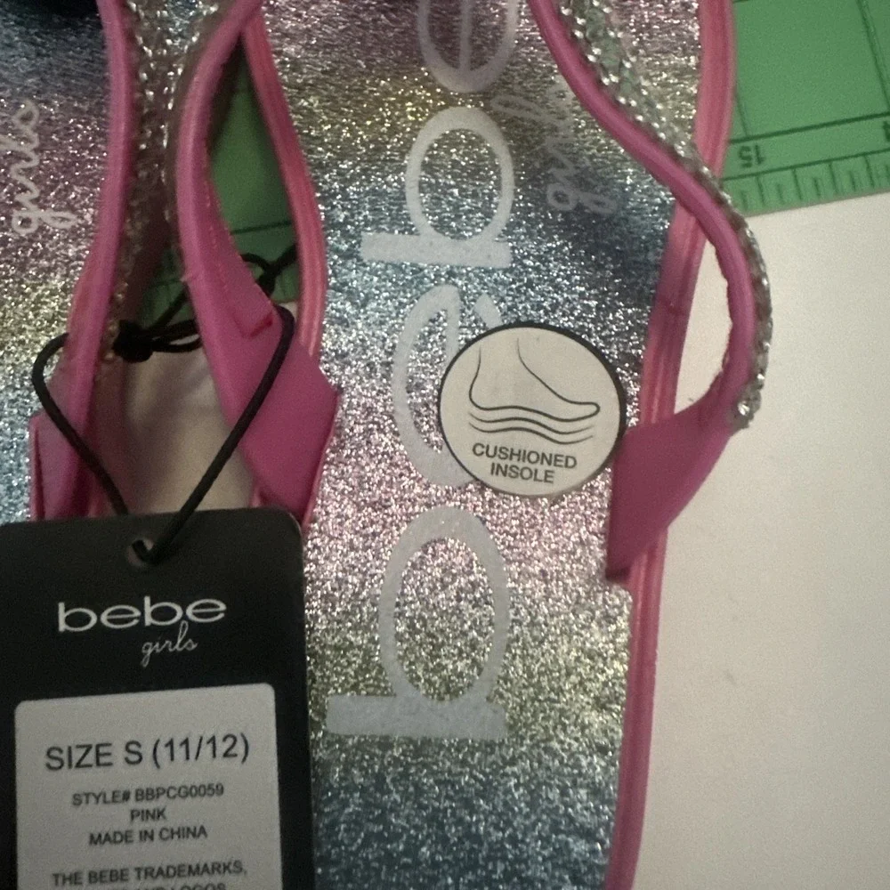 Bebe Girls Big Kid Sparkling Thong Flats Sandals Size 11 12 New - Picture 3 of 5